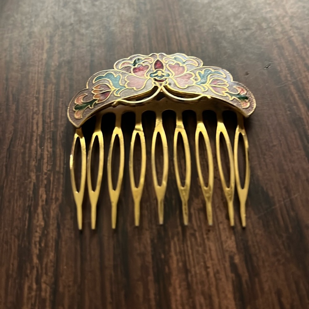 Gently used cloissone hair clip a scratch on back
